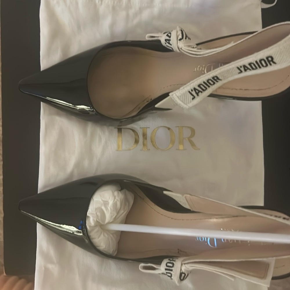 Christian Dior
Black 
Pointed Slingback